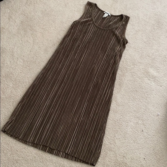 Shiny khaki knee length dress - Picture 3 of 3